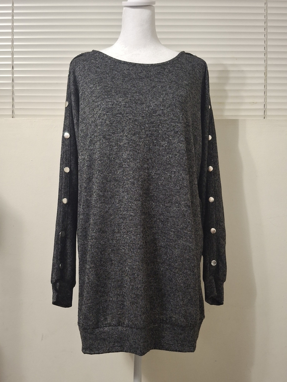 ​Lily Morgan Grey Snap Sleeve Tunic Sweater Top Size 1X - Picture 2 of 4